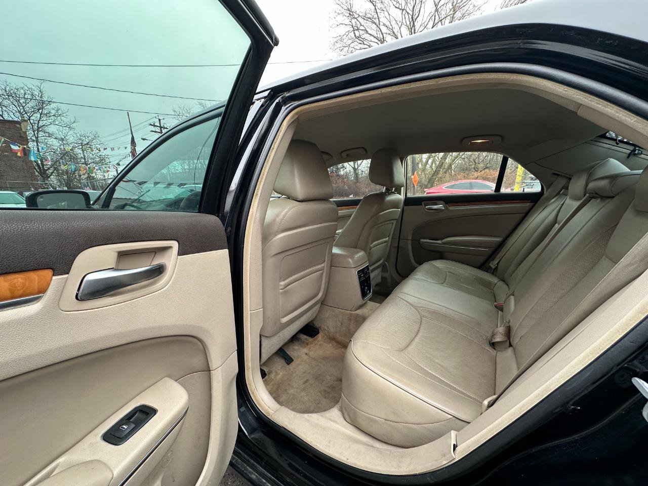 Used 2014 Chrysler 300 C image 35