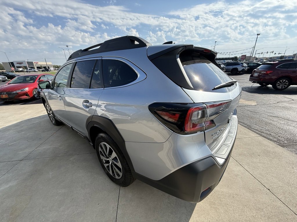 New 2025 Subaru Outback Premium image 3