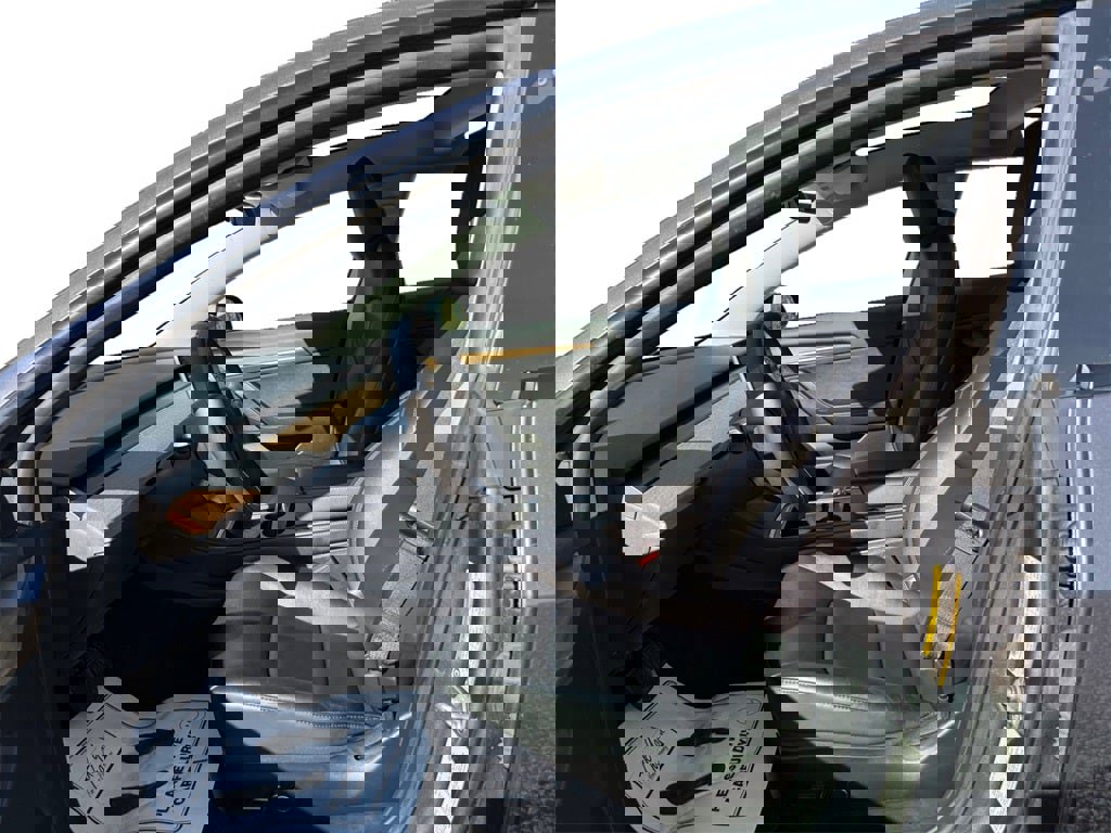 Used 2023 Tesla Model 3 Standard Range image 9