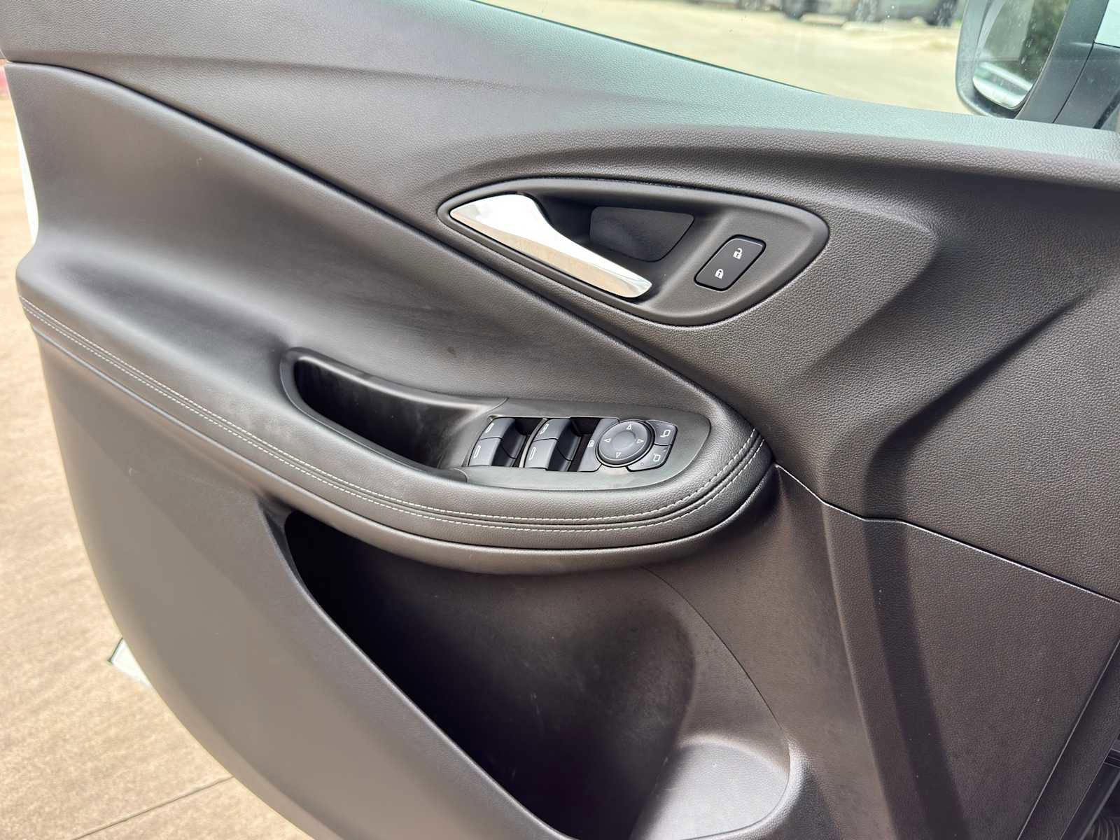 Used 2023 Buick Encore GX Preferred w/ Cold Weather Comfort Package FWD image 20