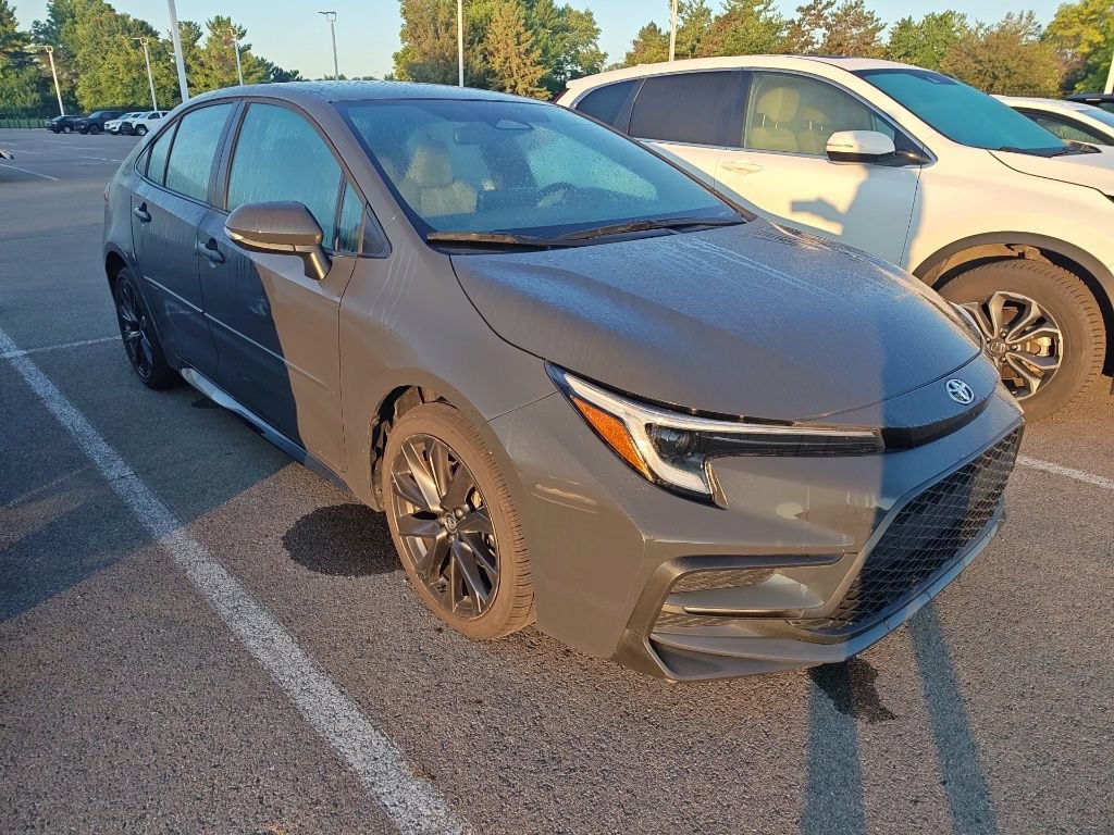 Used 2023 Toyota Corolla SE w/ Carpet Mat Package (TMS) FWD image 3