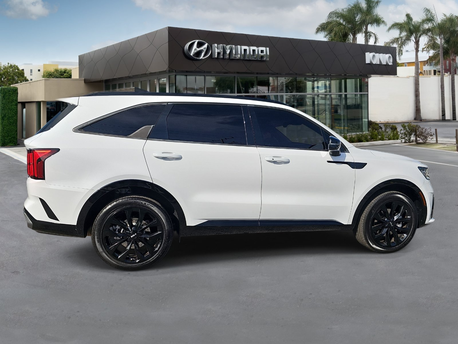 Used 2023 Kia Sorento SX AWD/4WD image 2