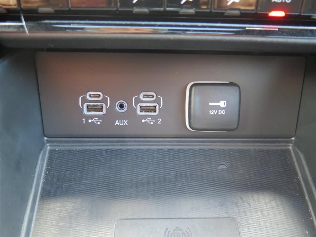 Used 2024 Jeep Grand Cherokee L Altitude RWD image 11