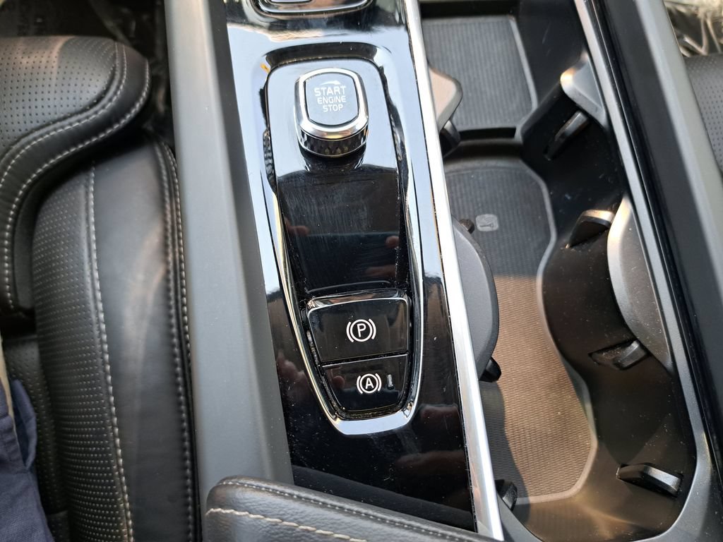 Used 2024 Volvo XC60 B5 Ultimate AWD/4WD image 15