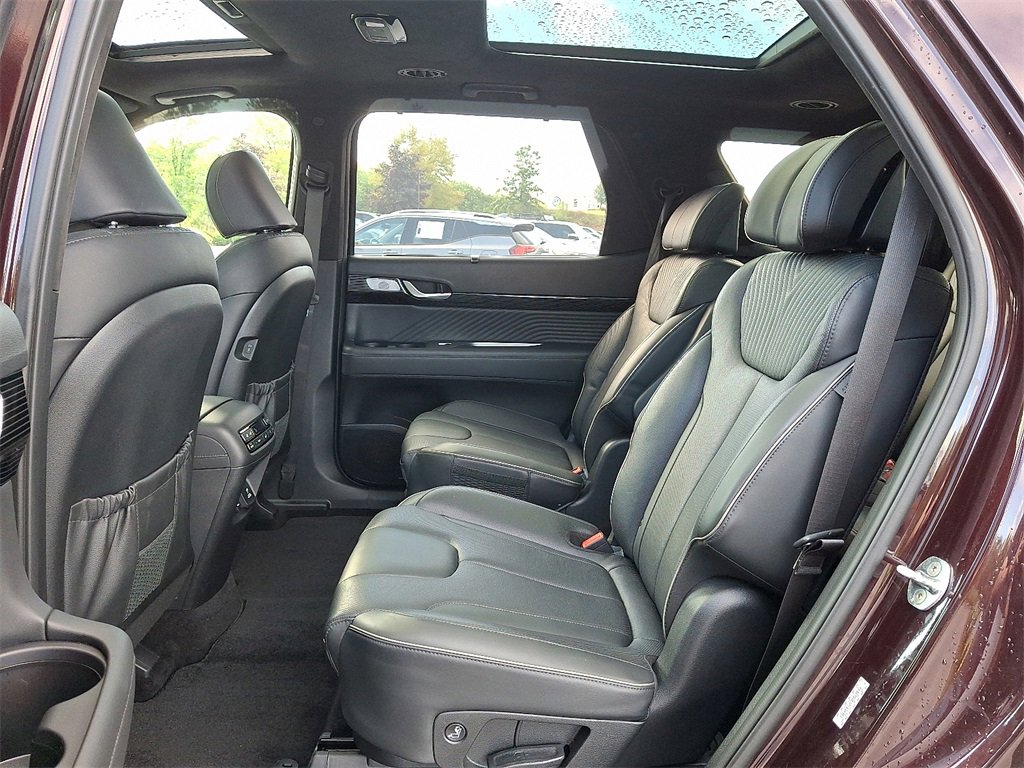 Used 2023 Hyundai Palisade Calligraphy image 13