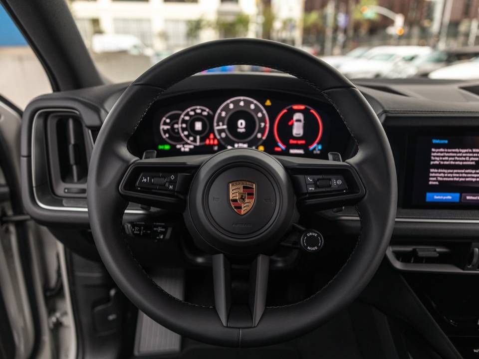 Certified 2026 Porsche Cayenne AWD/4WD image 6