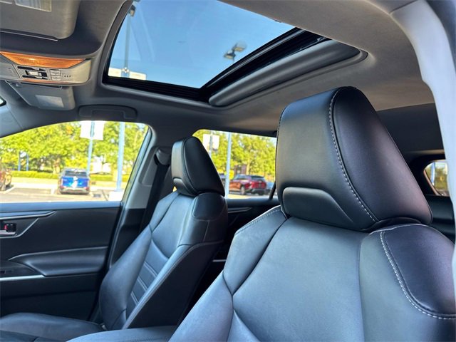Used 2021 Toyota RAV4 XLE Premium image 15
