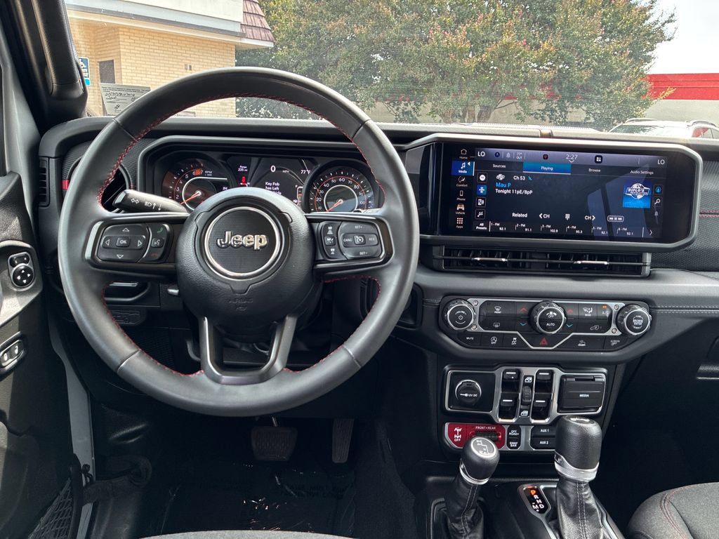 Used 2024 Jeep Wrangler Unlimited Rubicon AWD/4WD image 14