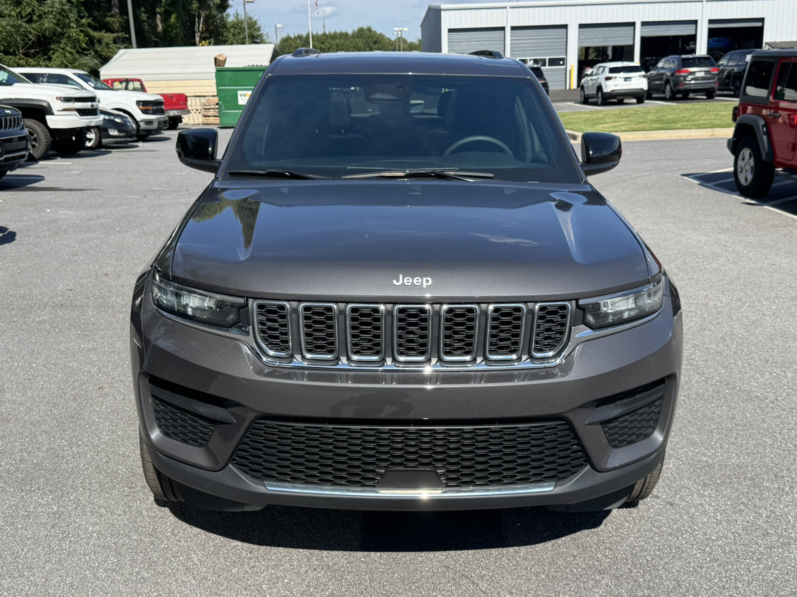 Used 2025 Jeep Grand Cherokee Laredo X w/ Luxury Tech Group I RWD image 2