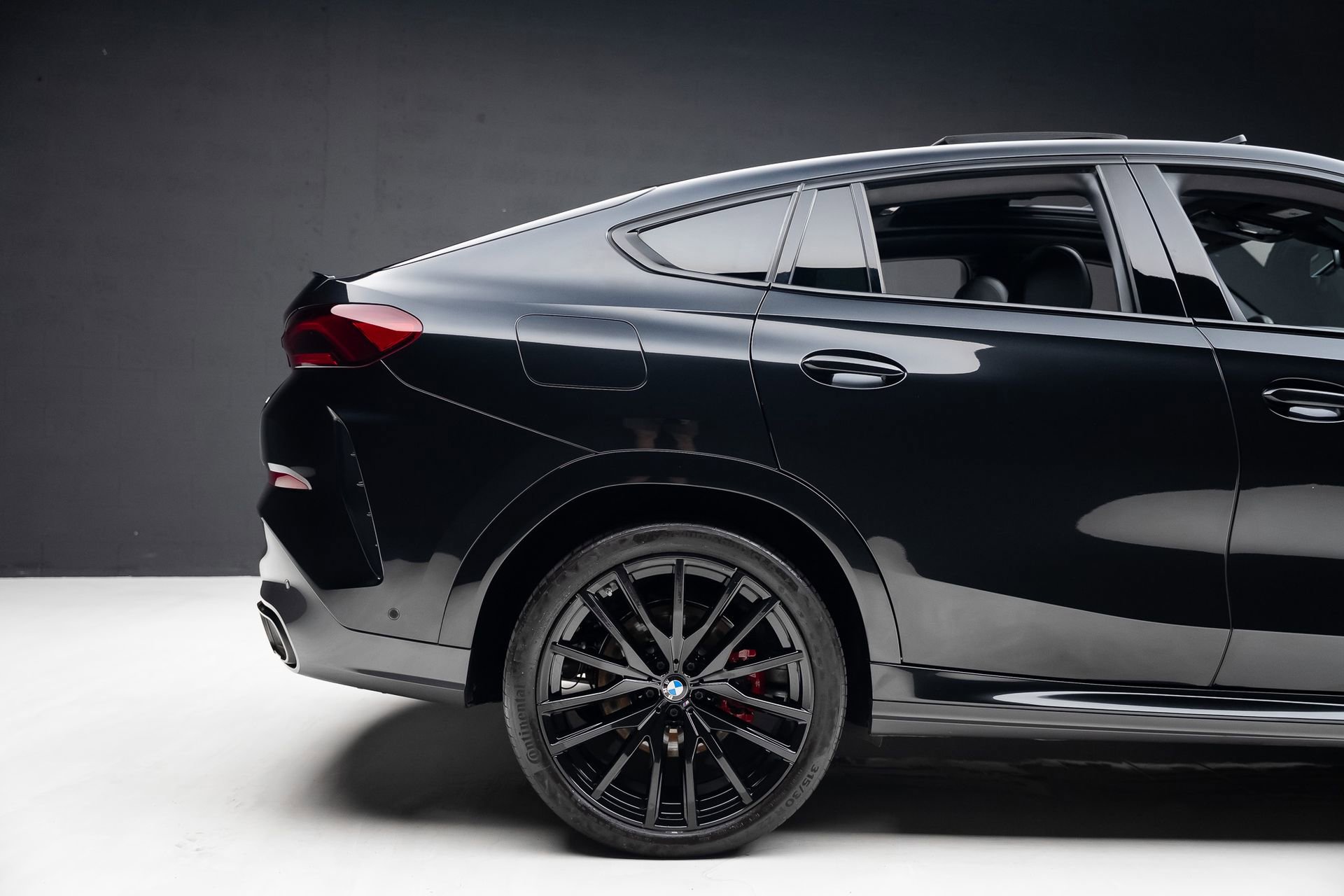 Used 2023 BMW X6 xDrive40i w/ M Sport Package AWD/4WD image 36