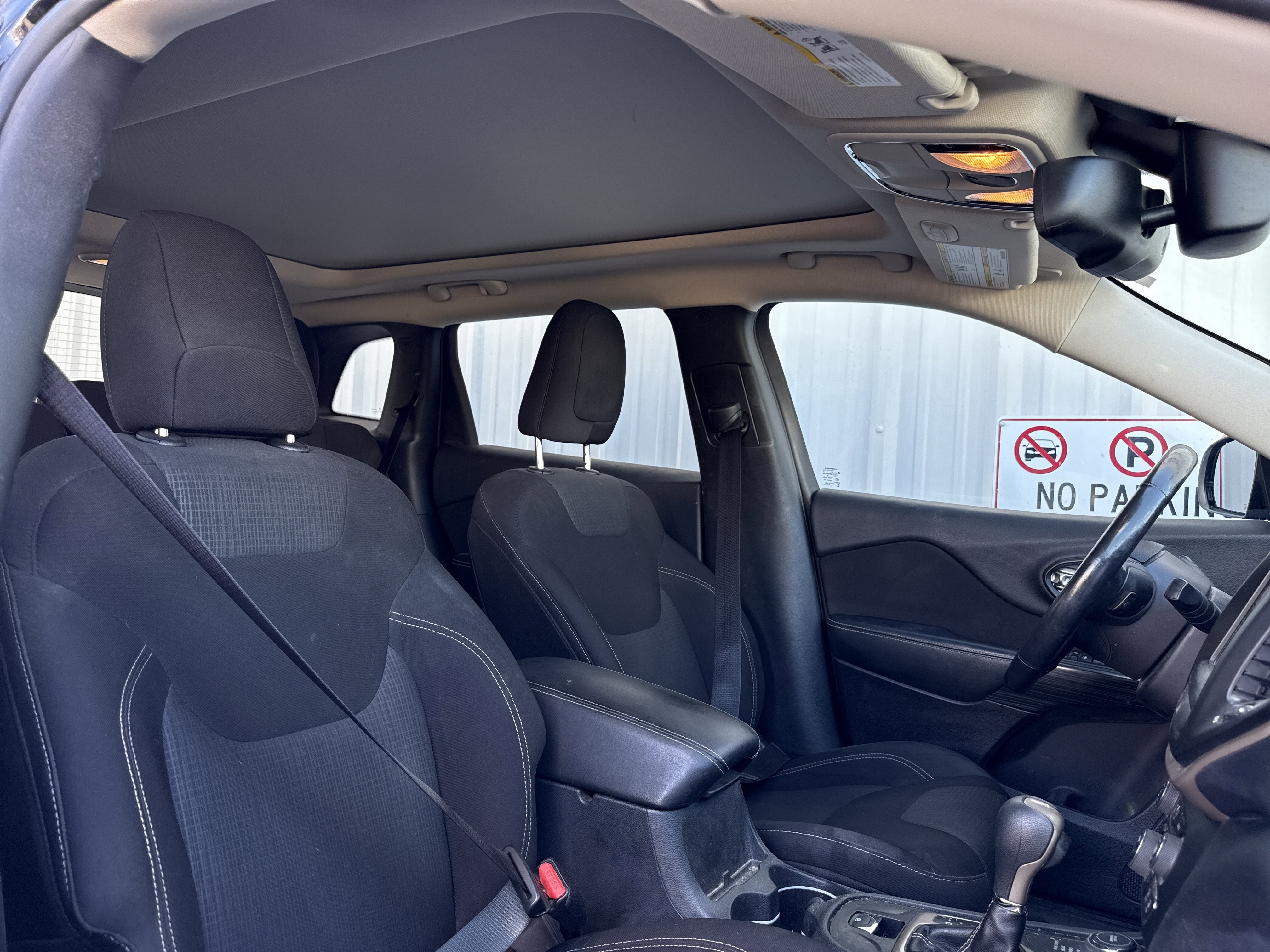 Used 2016 Jeep Cherokee Latitude w/ Comfort/Convenience Group image 27