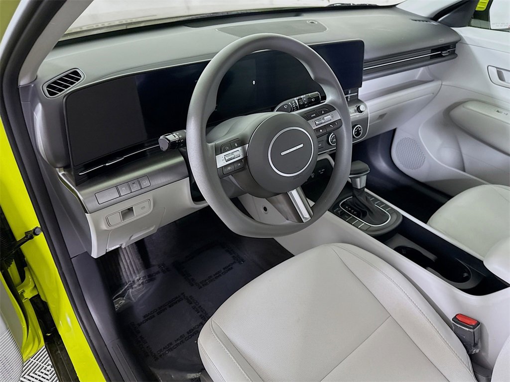 Certified 2025 Hyundai Kona SE image 17