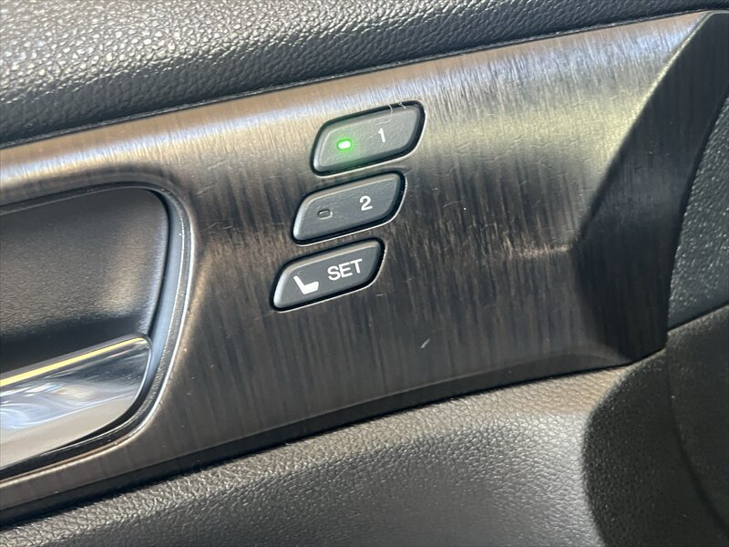Used 2015 Honda Accord Touring image 9