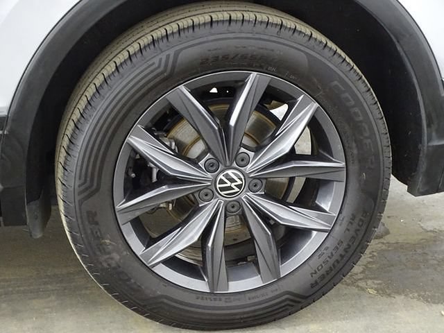 Used 2024 Volkswagen Tiguan SE AWD/4WD image 43