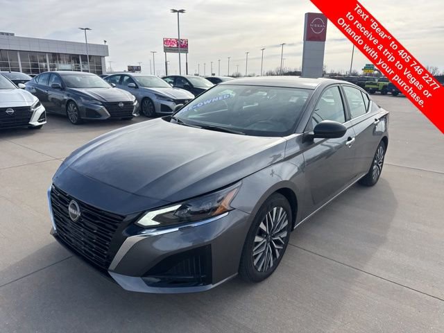 Used 2025 Nissan Altima 2.5 SV image 1