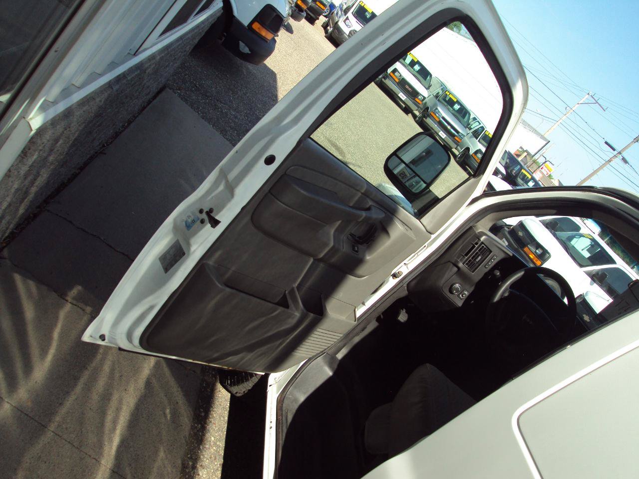 Used 2010 GMC Savana 1500 AWD image 15