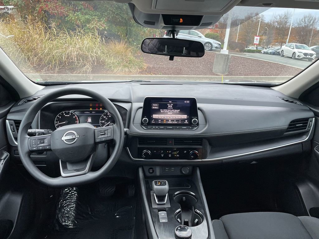 Used 2025 Nissan Rogue S image 9