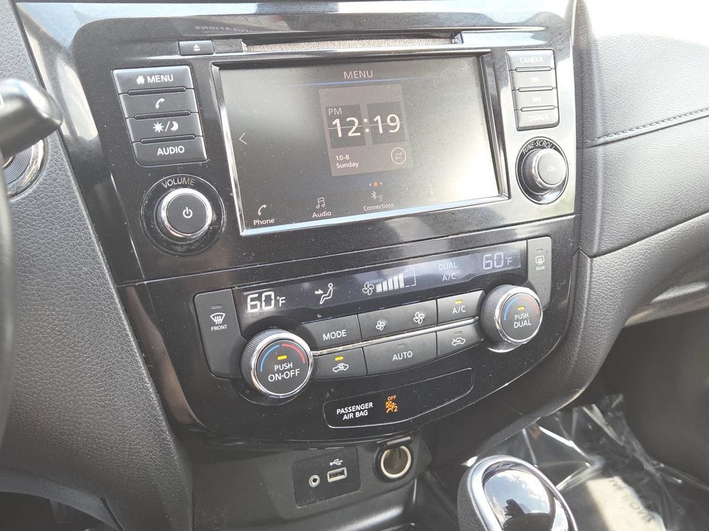 Used 2020 Nissan Rogue SV FWD image 25