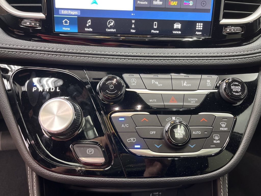 New 2027 Chrysler Pacifica Limited FWD image 18