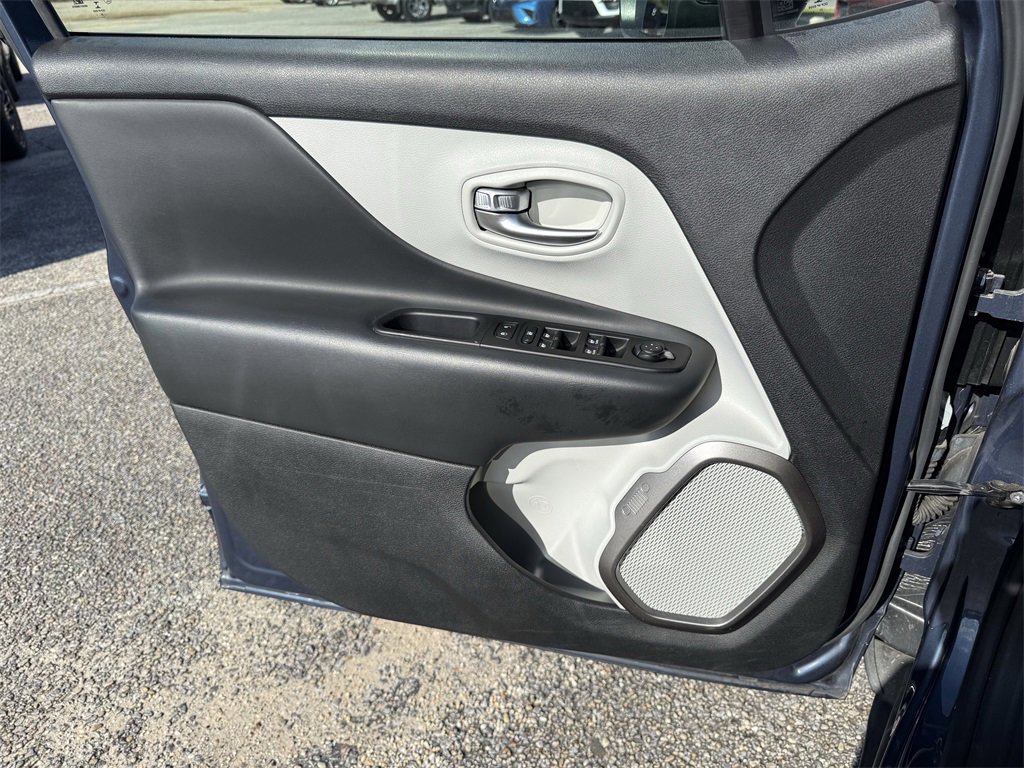 Used 2022 Jeep Renegade Limited image 18