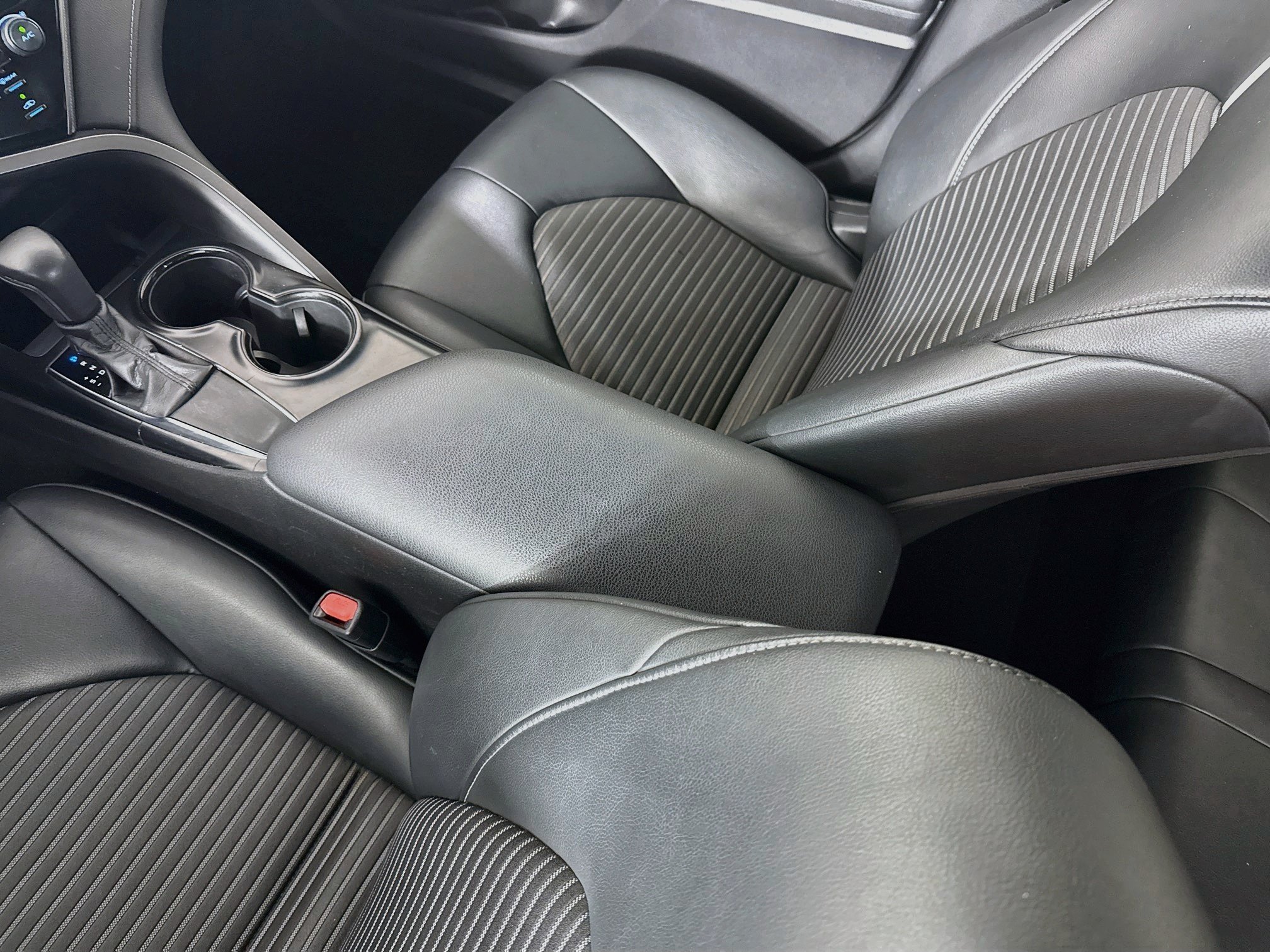 Used 2019 Toyota Camry SE FWD image 26