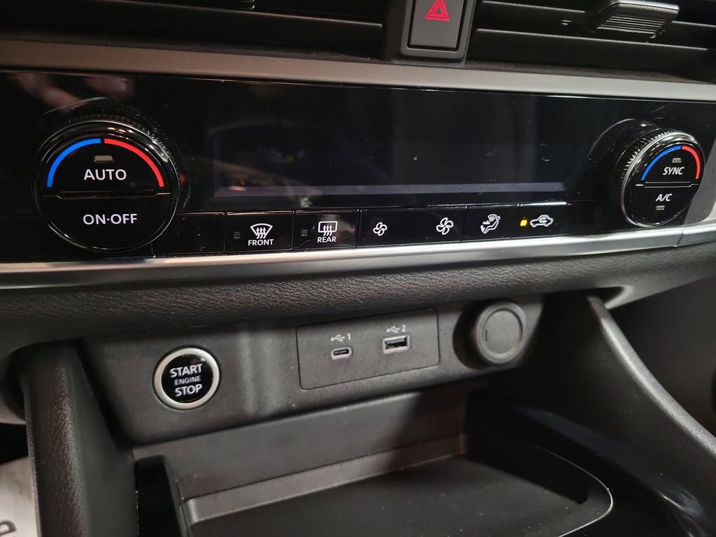 Used 2023 Nissan Rogue SV image 17