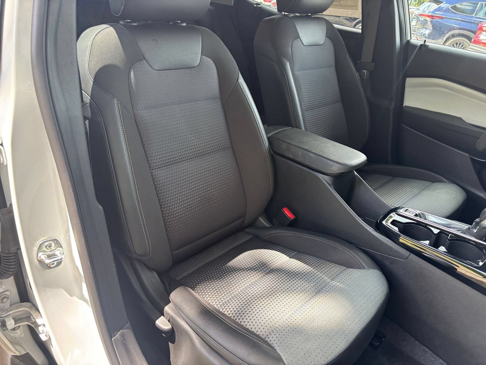 Used 2025 Chevrolet Trax LT FWD image 34