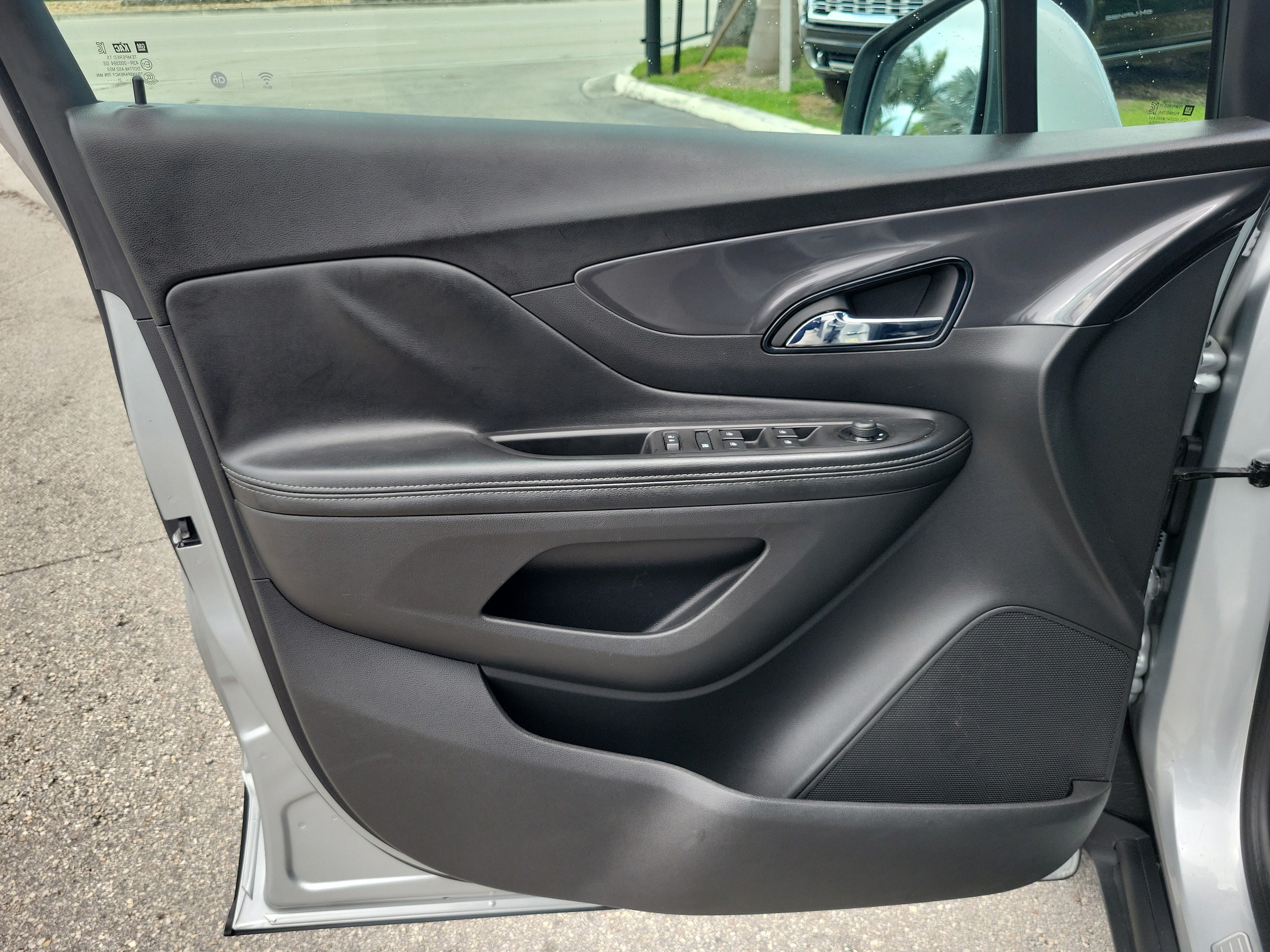 Used 2022 Buick Encore Preferred FWD image 23