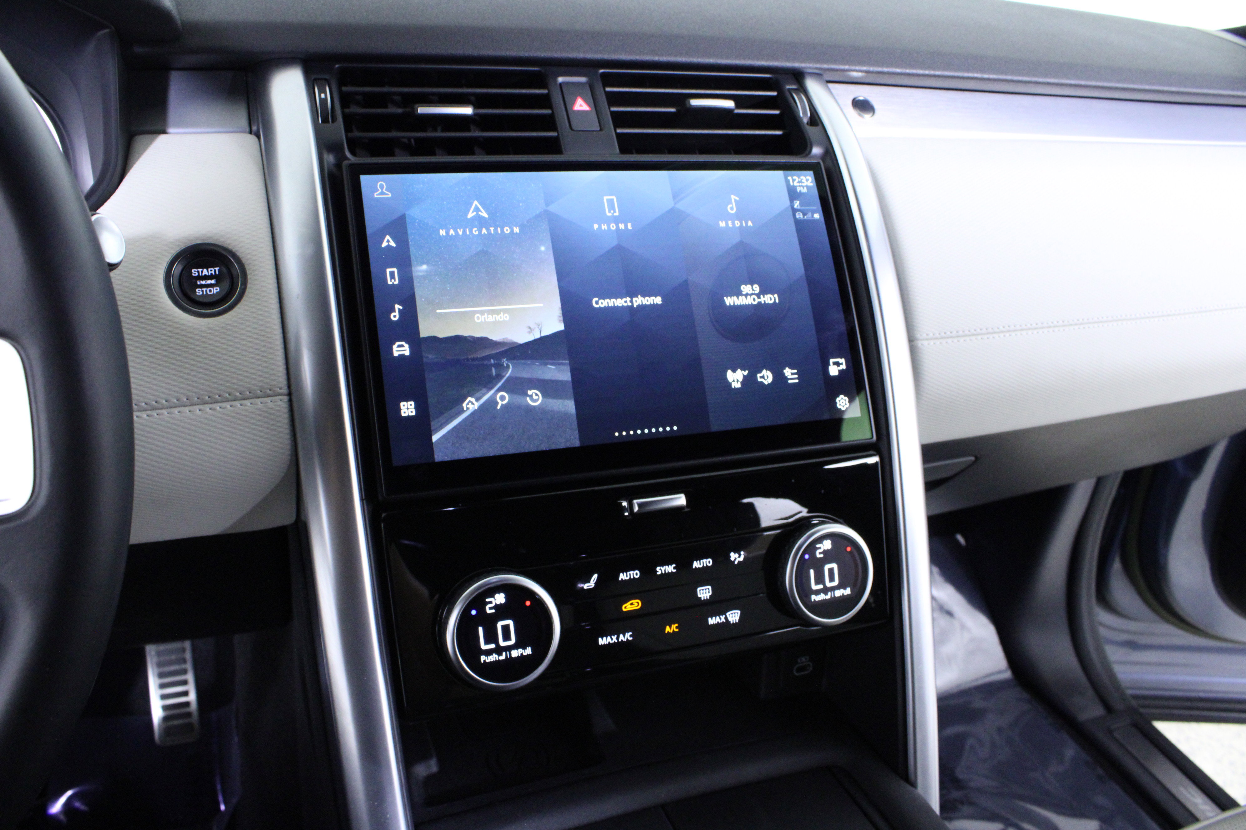 Used 2023 Land Rover Discovery HSE R-Dynamic image 28