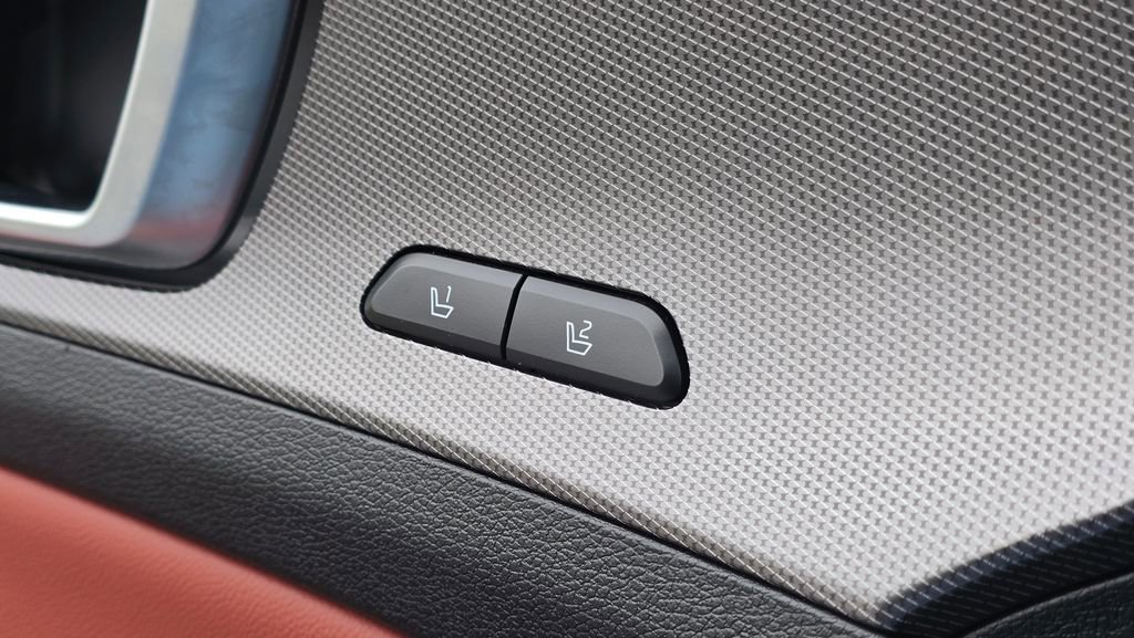 Certified 2025 Kia Sportage SX FWD image 25