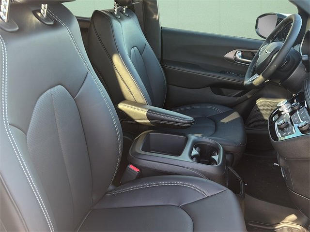 New 2026 Chrysler Pacifica Select image 39
