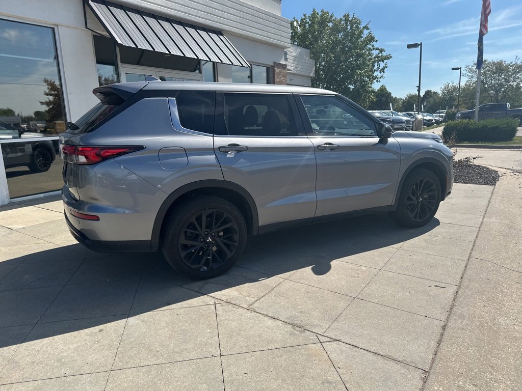Used 2024 Mitsubishi Outlander SE image 6