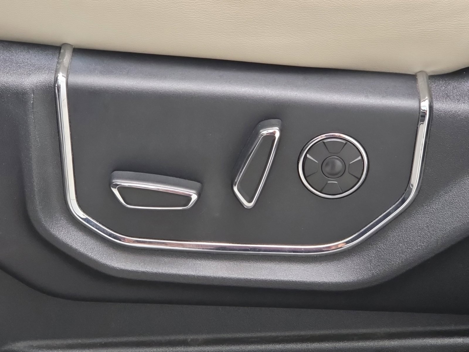 Used 2019 Ford Expedition Platinum AWD/4WD image 12