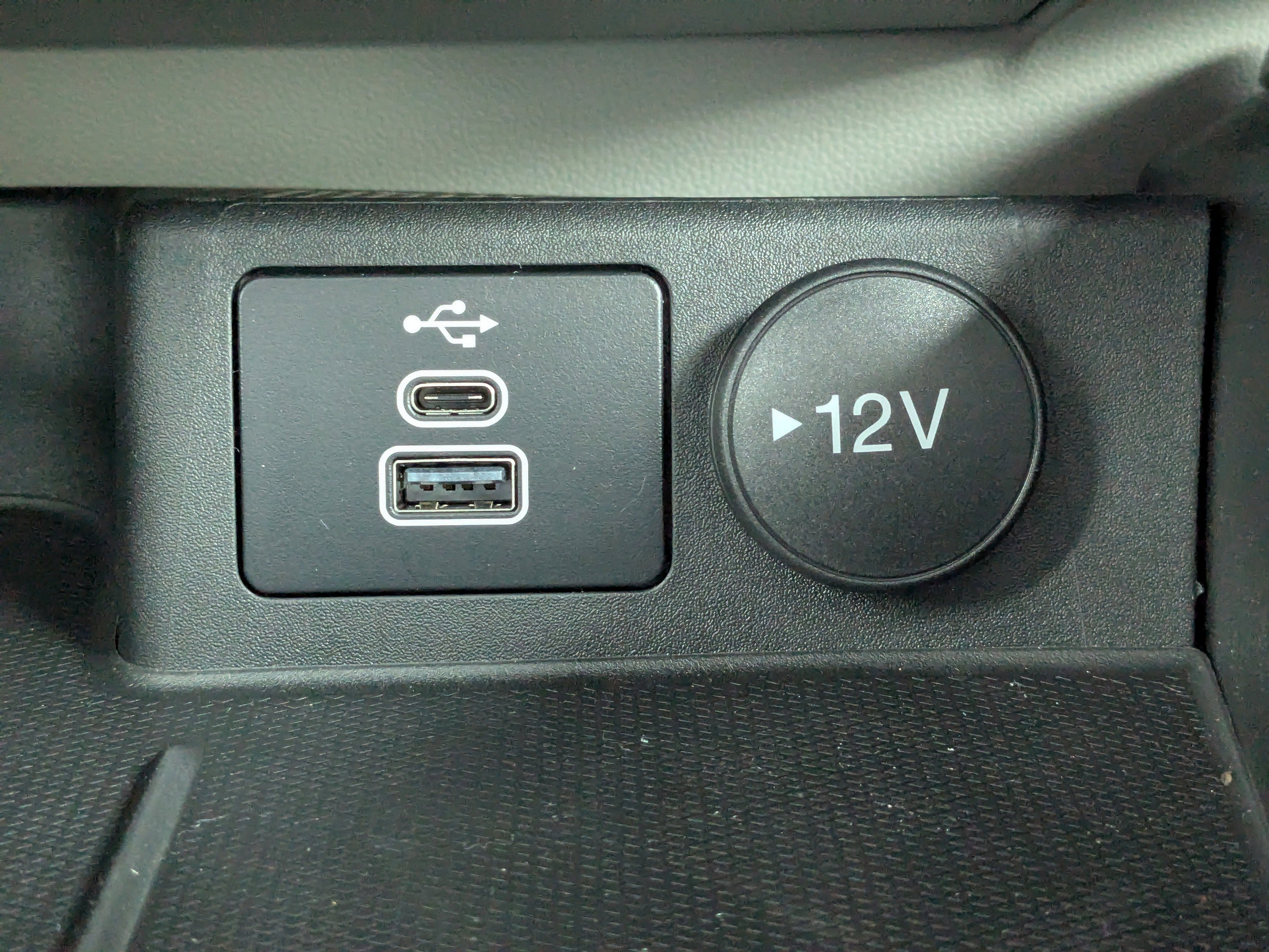 New 2025 Ford Escape SE image 25