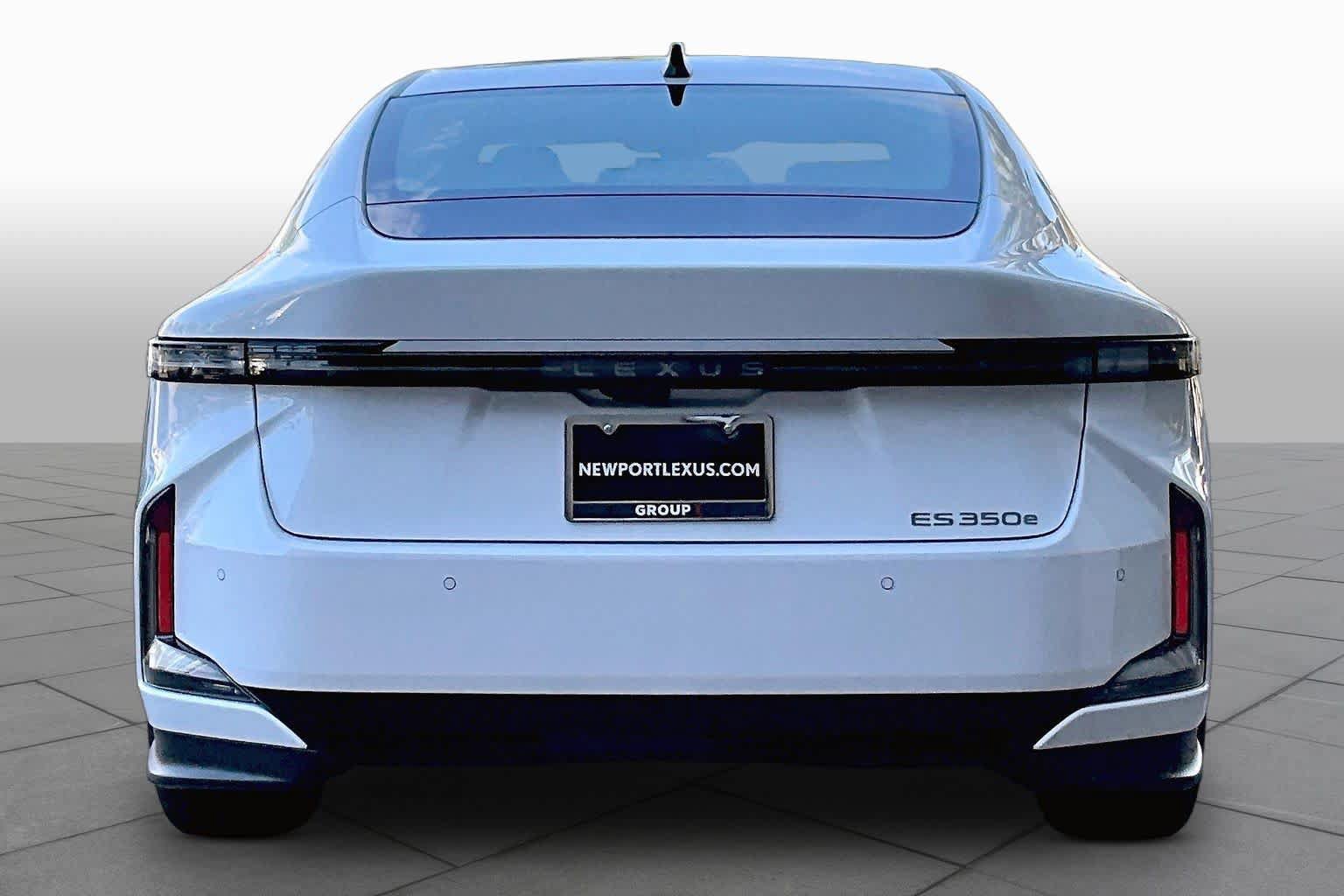 New 2026 Lexus ES 350e FWD image 4