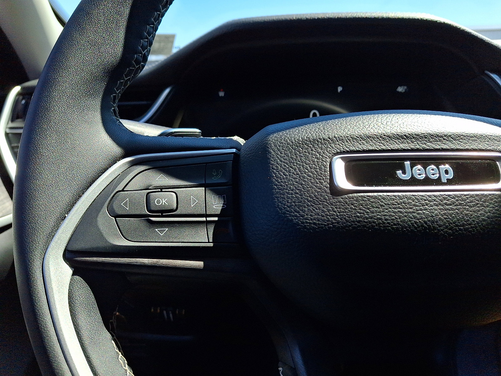 Used 2023 Jeep Grand Cherokee Limited AWD/4WD image 21