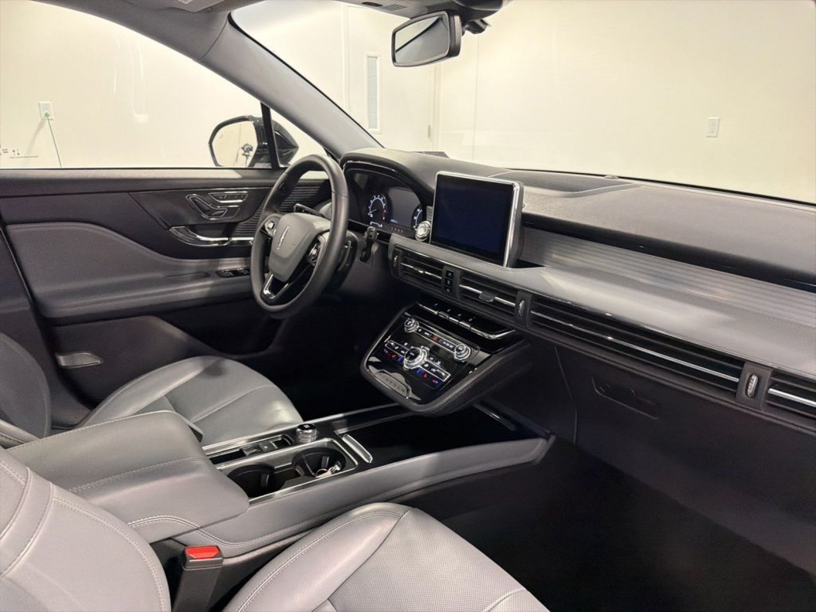 Used 2022 Lincoln Corsair AWD w/ Equipment Group 101A image 23