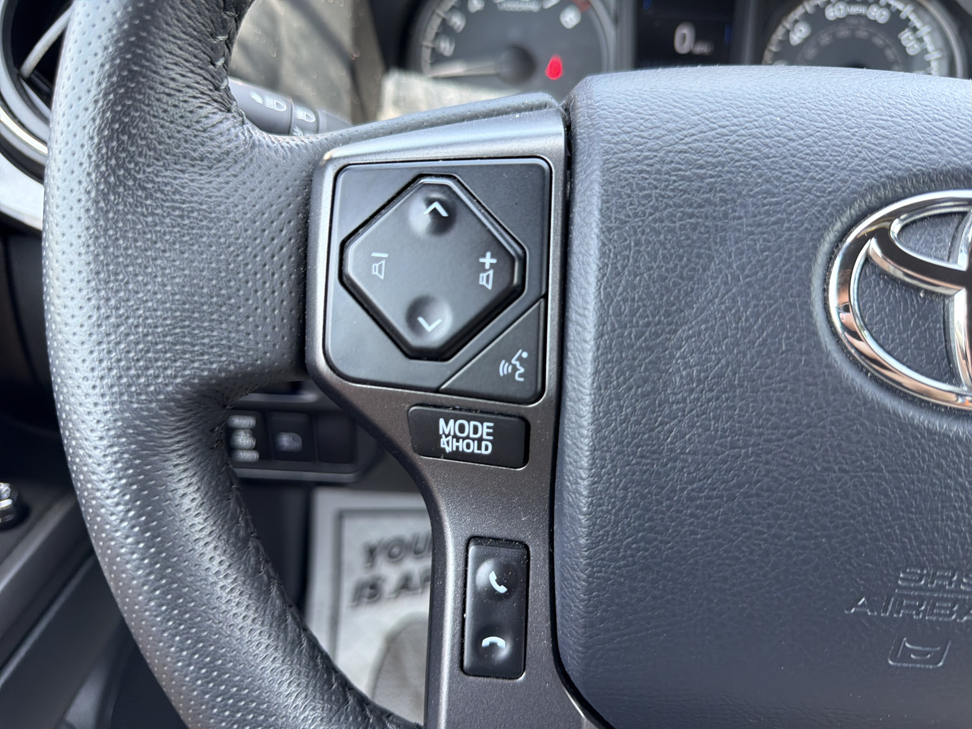 Used 2018 Toyota Tacoma TRD Sport AWD/4WD image 18