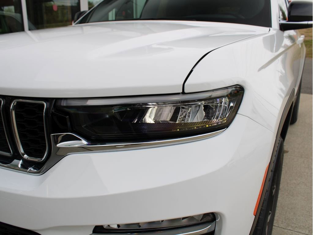 New 2025 Jeep Grand Cherokee Limited w/ Luxury Tech Group II image 39