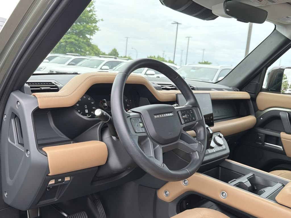 Used 2025 Land Rover Defender 110 X-Dynamic SE AWD/4WD image 10