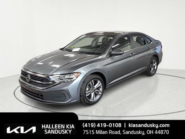 Used 2023 Volkswagen Jetta SE image 1