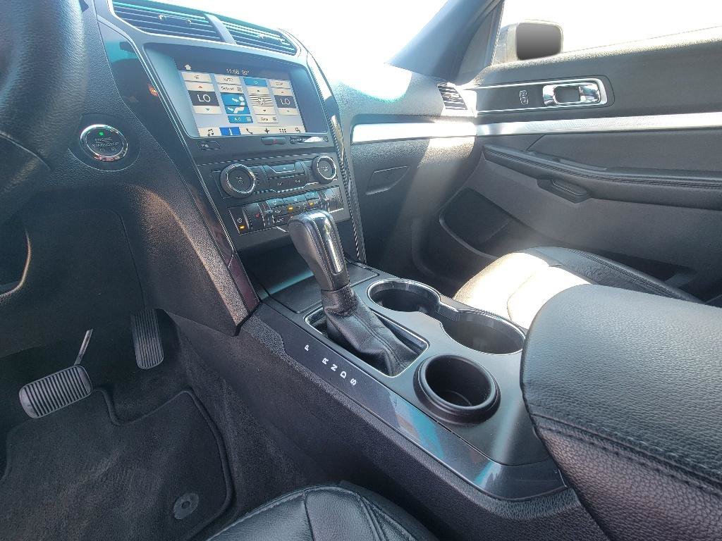 Used 2017 Ford Explorer XLT w/ Equipment Group 202A FWD image 24