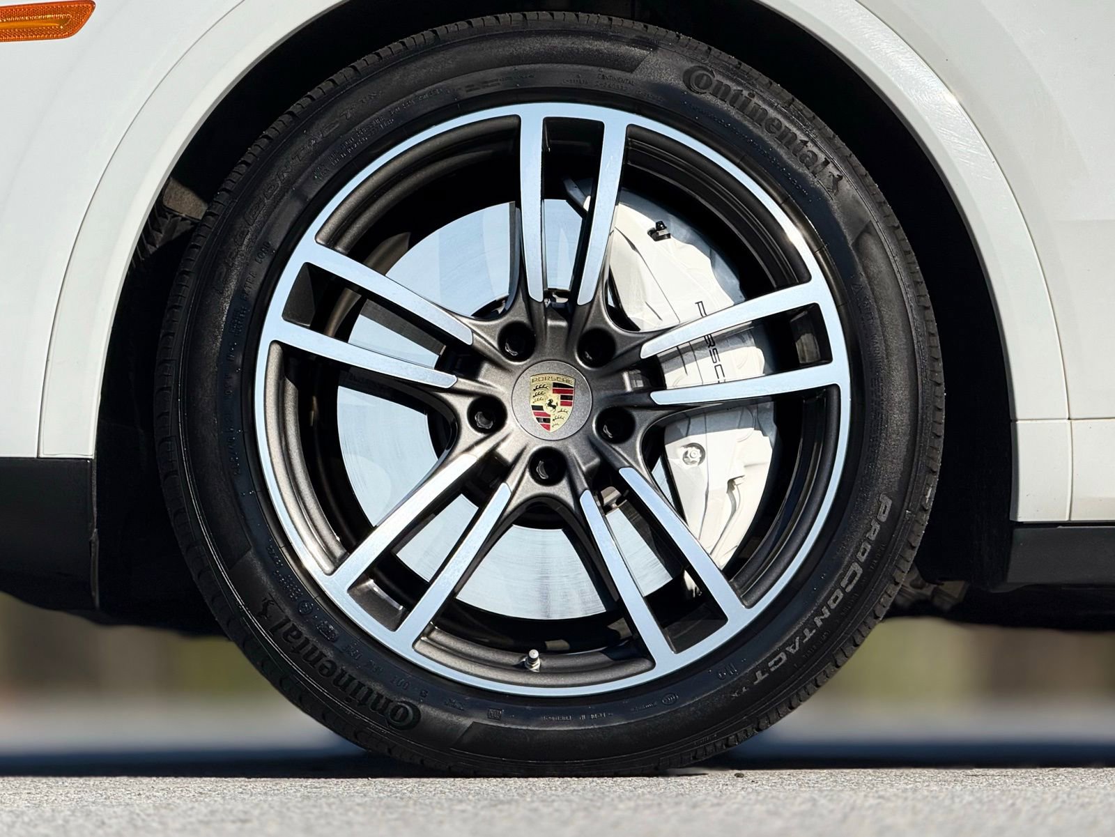 Used 2019 Porsche Cayenne Turbo image 17