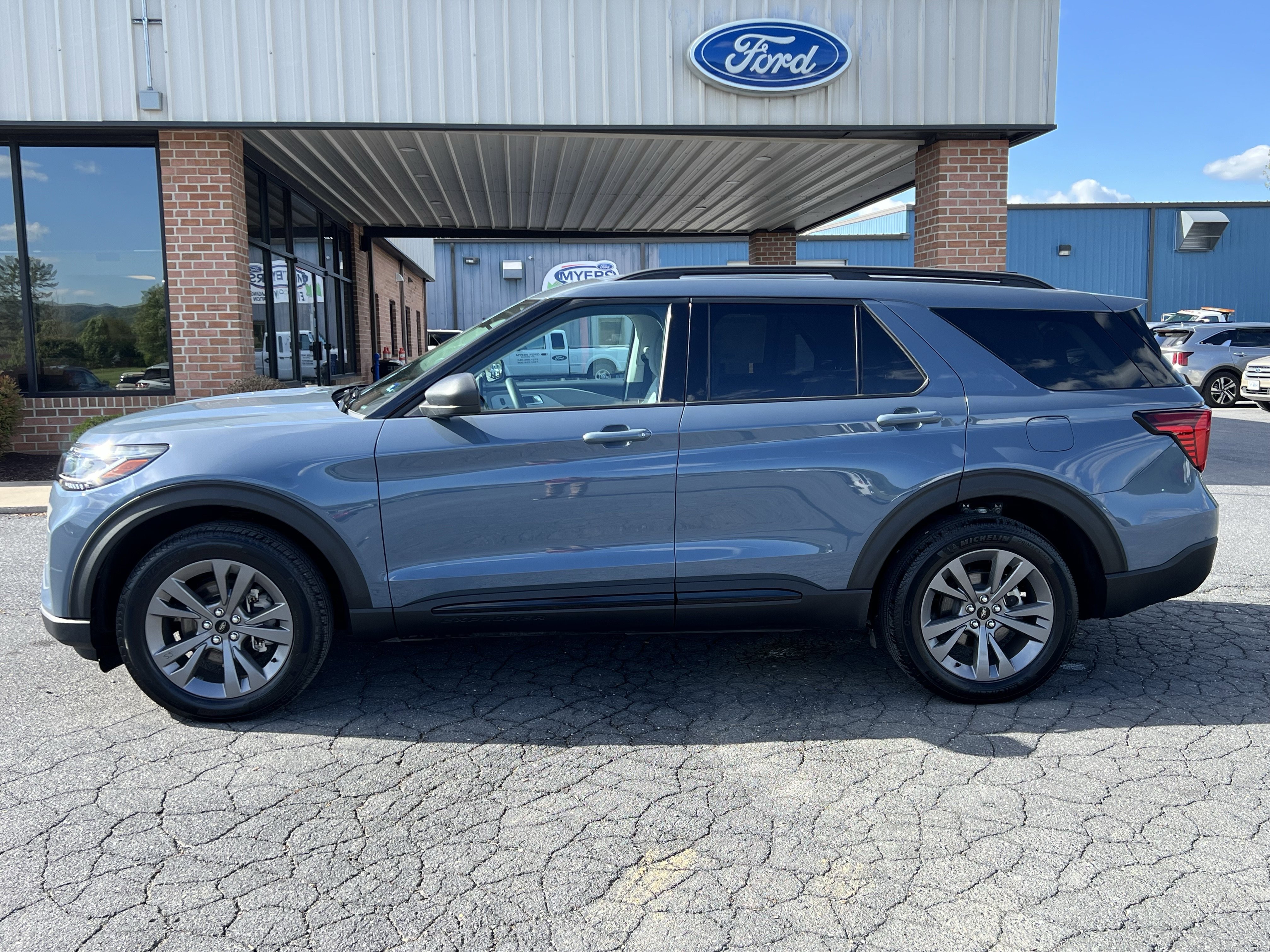 New 2026 Ford Explorer Active w/ Active Comfort Package AWD/4WD image 1