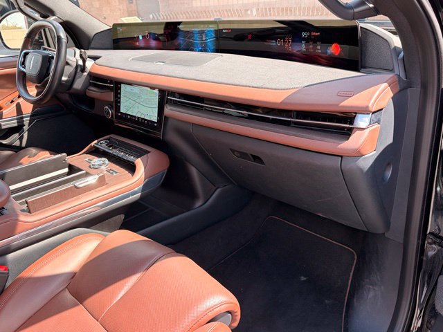 Used 2025 Lincoln Navigator Reserve AWD/4WD image 14