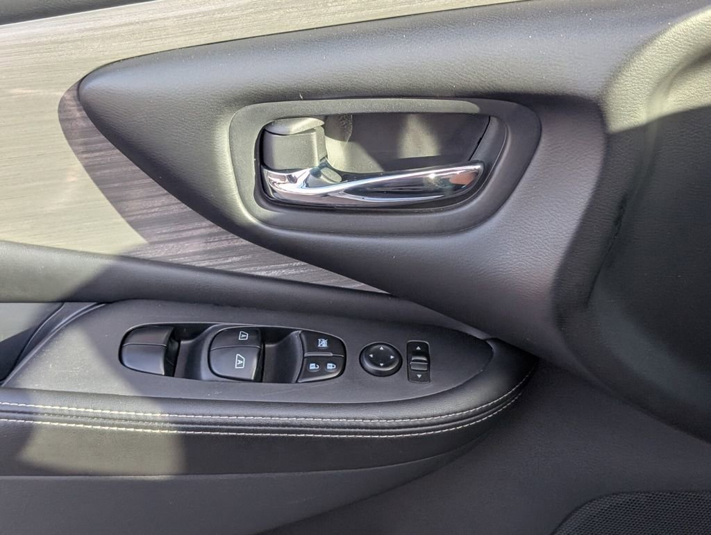 Used 2018 Nissan Murano SV FWD image 24