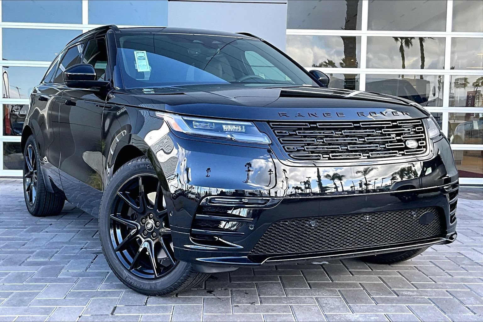 New 2026 Land Rover Range Rover Velar Dynamic SE AWD/4WD image 2
