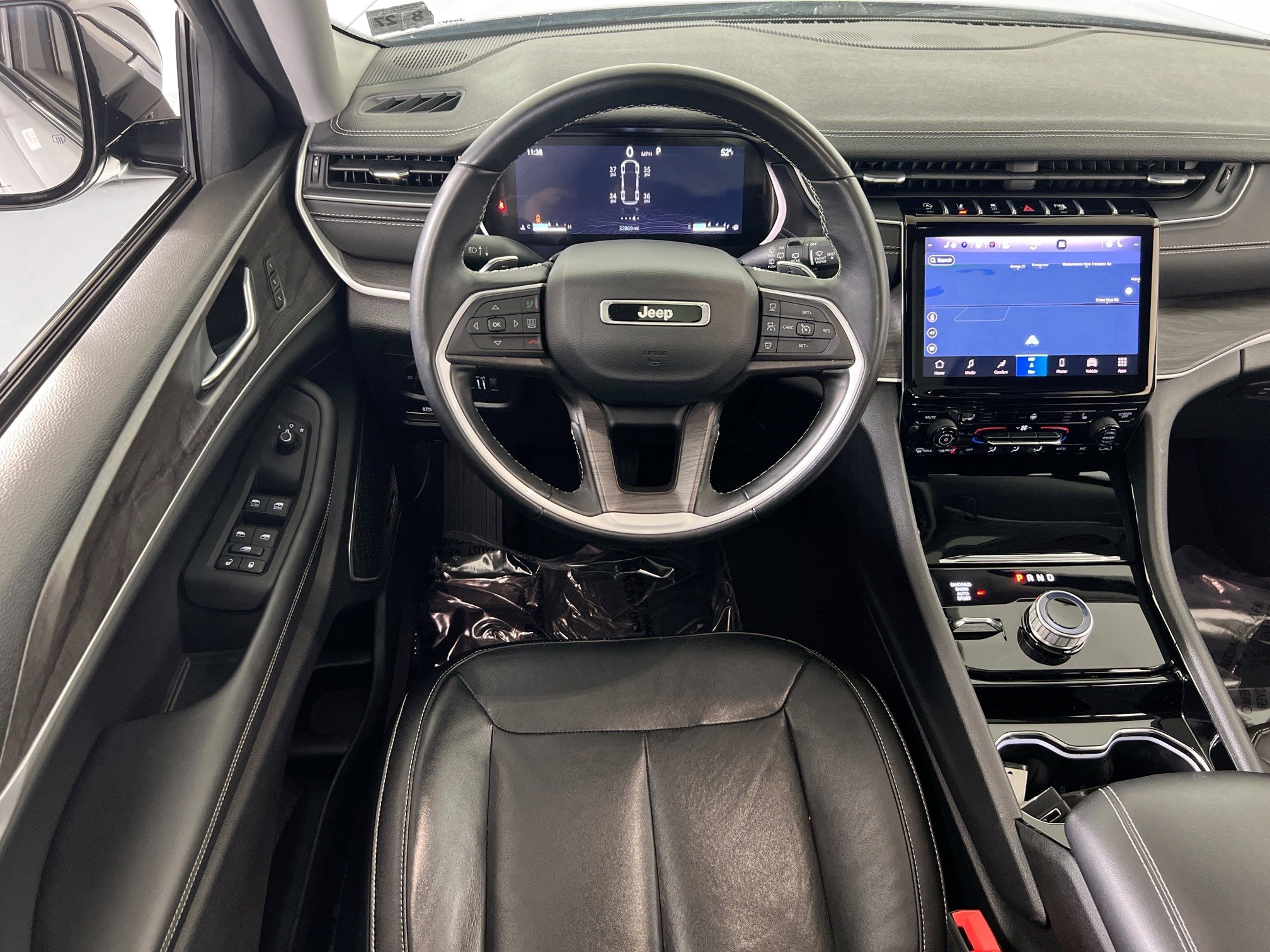 Used 2022 Jeep Grand Cherokee Limited image 23