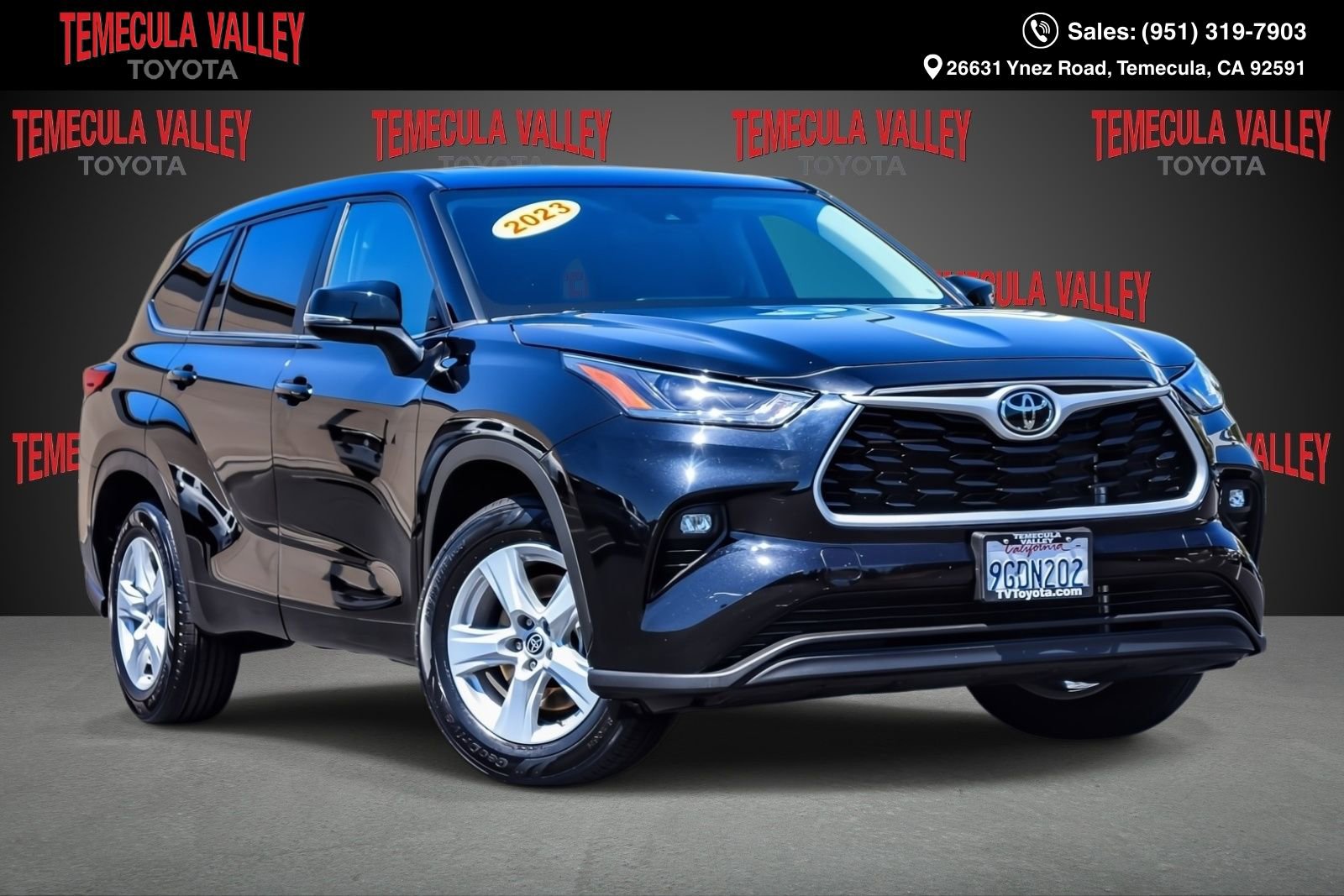 Used 2023 Toyota Highlander LE FWD image 1