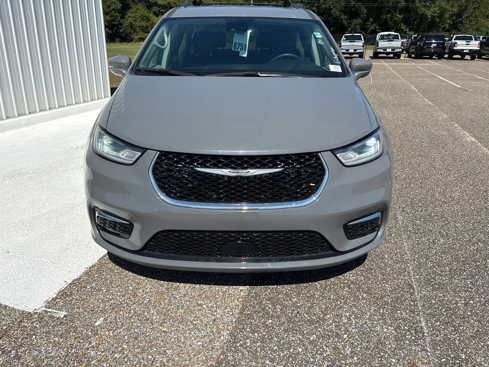 Used 2022 Chrysler Pacifica Touring-L FWD image 2